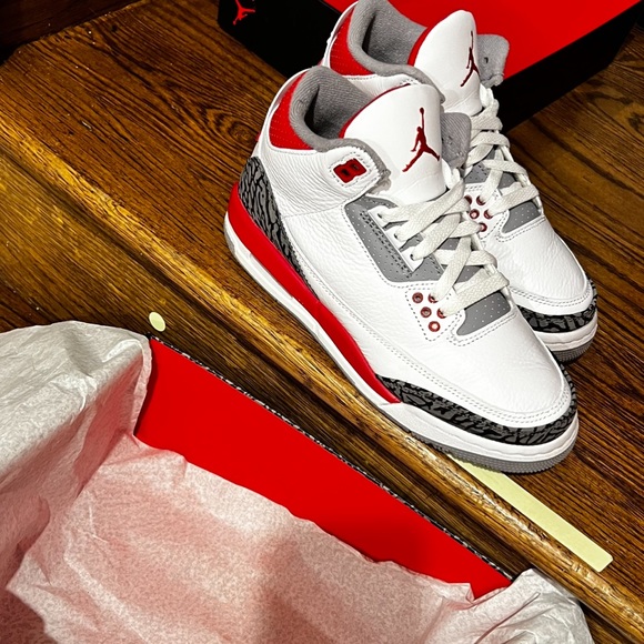 Fire Red 3 Jordan’s - Picture 5 of 6